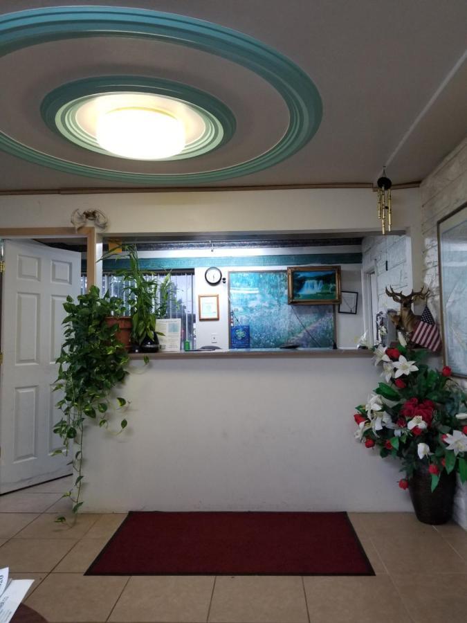 Gray Plaza Motel West Frankfort Екстер'єр фото