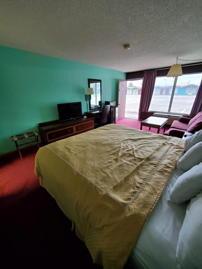 Gray Plaza Motel West Frankfort Екстер'єр фото