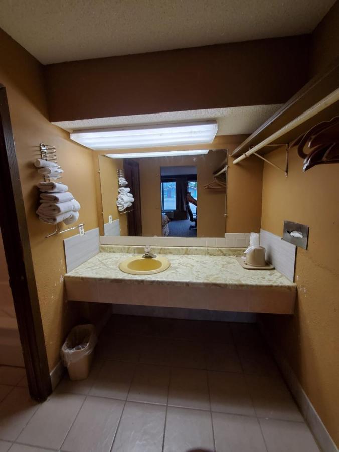 Gray Plaza Motel West Frankfort Екстер'єр фото