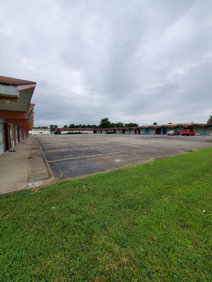 Gray Plaza Motel West Frankfort Екстер'єр фото