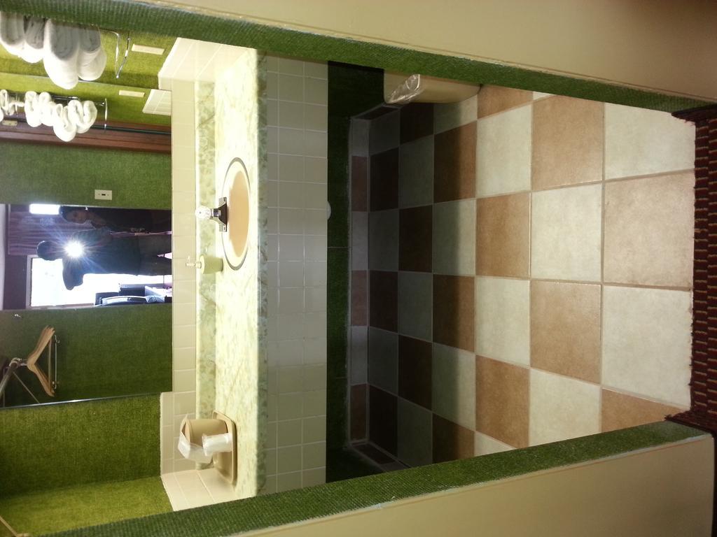 Gray Plaza Motel West Frankfort Екстер'єр фото